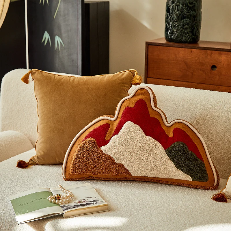 Bobcat Classical Mountain Shape Pillow Cover